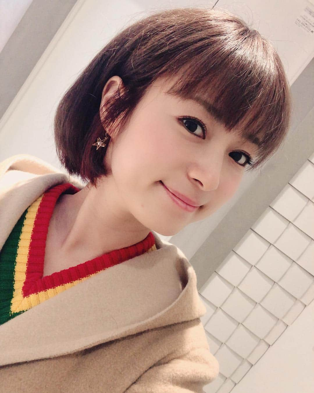 たかはしゆいさんのインスタグラム写真 - (たかはしゆいInstagram)「・ ・ 今日は美容day♪ arigateさんへ行って来たよ！ ・ 体調崩して、リスケしたから 髪の毛伸び放題だったぁ💦💦 ・ カット→甲斐さん カラー→内田さん セット→山中さん ・ ものすごくさっぱりして頭がかるい✨ ・ そして、ピンクヘアカムバック！！！ ・ 春だし桜色ってことで💡😃✌️🌸 ・ arigateのみなさん今日もありがとうございました😊❤️ ・ #美容day #arigate #arigateomotesando #美容室 #newヘアー #ワンポイントピンク #ヘアスタイル #ヘアサロン #表参道 #hairstyle #haircolor #桜色 #ボブ #ショートカット #たかはしゆい #ゆいりん」3月20日 20時36分 - t.yuirin