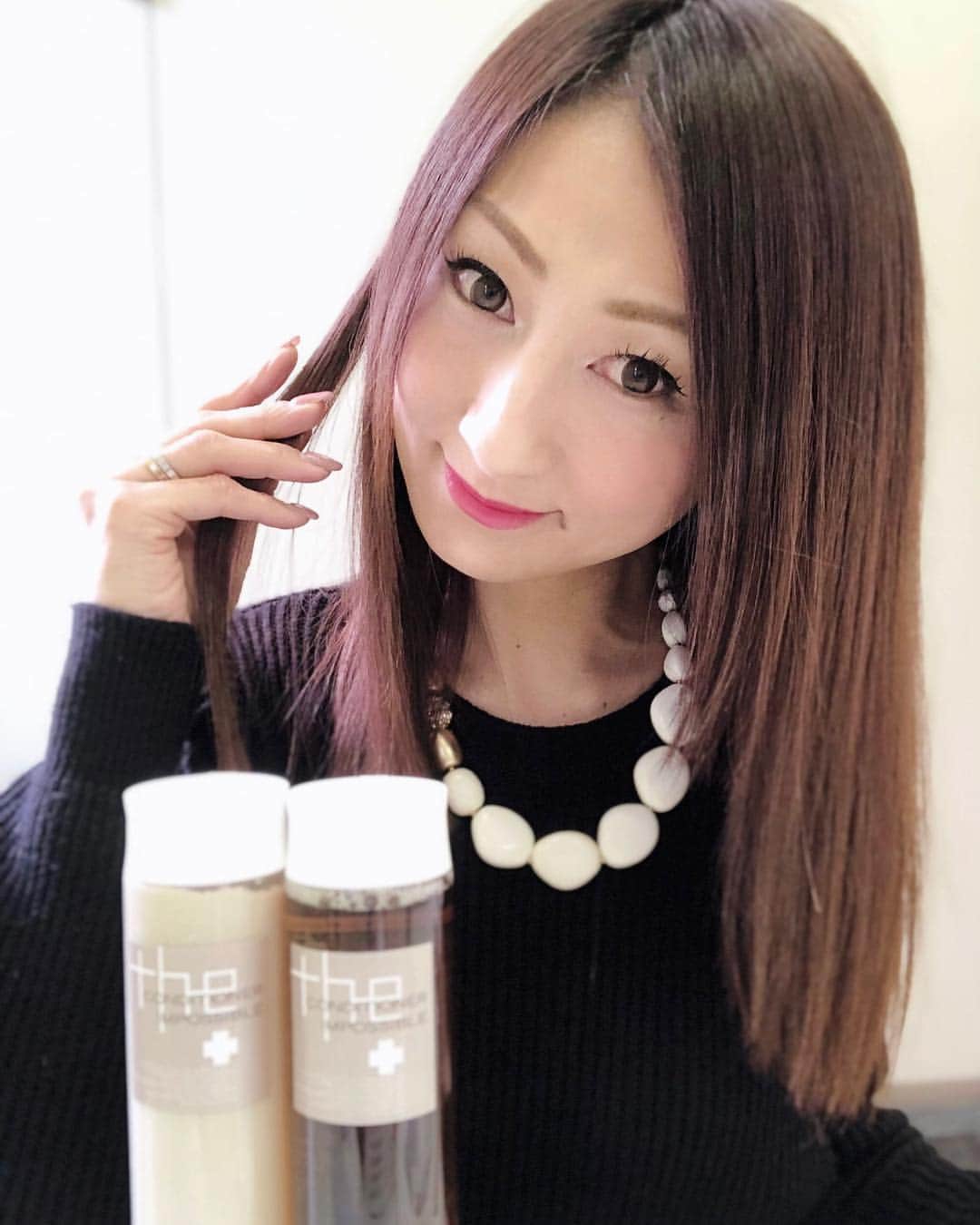 彩耶さんのインスタグラム写真 - (彩耶Instagram)「私は 現在 NPO法人 日本美齢セラピスト協会 @beautifulaging_order の 公認アンバサダー をさせて頂いています😌 ・ 日本女性の輝く " 美と若さ " を追求した活動を行なっている団体です✨ ・ そしてその 日本美齢セラピスト協会 公認商品 『 THE  IMPOSSIBLE  ザ・インポシブル 』✨✨ ・ " キレイな髪は健康な頭皮から生まれる " ・ 見せかけでない本当の健康で美しい髪づくりに取り組んできた  全国のトップスタイリストの想いから創られた商品です✂️✨ ・ 今回 私も、健康で美しい " 素髪 " づくりを始めました😉💕 ・ ⭐️THE  SHAMPOO  IMPOSSIBLE ⭐️THE  CONDITIONER  IMPOSSIBLE ・ 売れ筋ランキング1位、リピート率NO1、満足度NO1 ということで " 究極のシャンプー " と呼ばれているそうです❣️ ・ 泡立ちもよく、オレンジ・グレープフルーツ・ラベンダーの香りに包まれます〜🍊✨ アロマ効果もありリラックスしたバスタイムを過ごせますよ🛀💕 ・ 私は 使い始めてすぐに違いを感じ始めました。 さらさらと手触りがよく、それでいて 髪の内側に水分が閉じ込められているようなしっとりとした仕上がりなんです😊✨ なめらかで自然なツヤ感〜✨💕 ・ 無添加成分配合ということなので安心ですし、 これからも 『 THE  IMPOSSIBLE  ザ・インポシブル 』✨ を使い続けて、真の美しい髪になりたいと思います(๑>◡<๑)💞 ・ ご興味持たれた方は、是非こちらご覧になってくださいね❣️⬇︎ ・ http://asunosugami.com ・ 男女問わずに使ってみて頂きたいです😌💞 ♡ ♡ #theimpossible#theshampooimpossible#theconditionerimpossible#ザインポシブル#ザシャンプーインポシブル#ザコンディショナーインポシブル #ヘア#ヘアケア#シャンプー#コンディショナー#素髪#美容#美意識向上#美意識 #モデル#model#神戸#kobe#インスタグラム#インスタ#instagram#インフルエンサー#インスタグラマー#私#me#フォロー#followme#フォローミー#いつかの私」3月20日 20時48分 - 3aya11