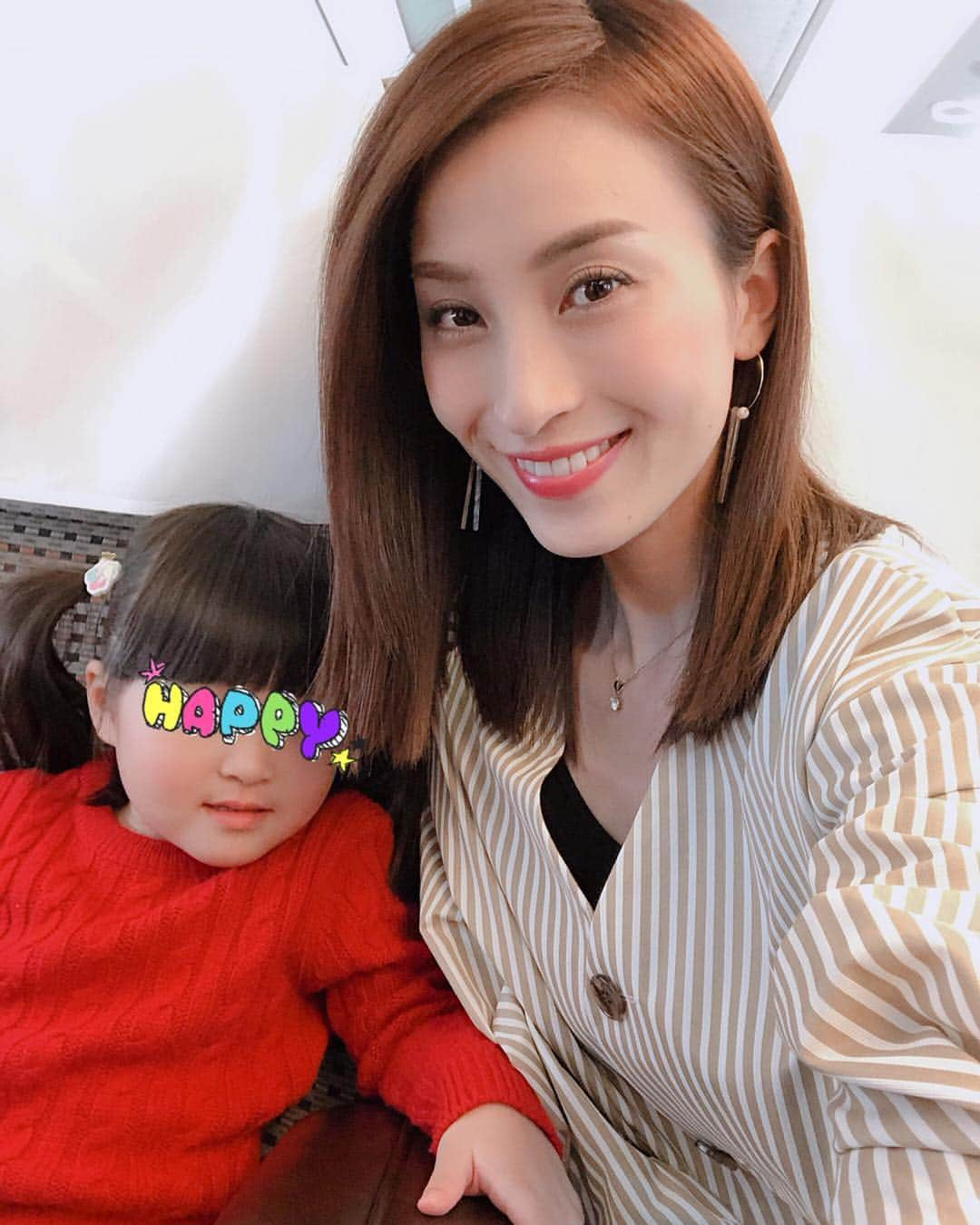 蜂矢有紀のインスタグラム：「🚅👭💕 ・ 幼稚園の修了式を終えて そのまま実家へ帰省🥳 今回は、ママと２人なので 新幹線で帰りました🚅🌟 ・ 娘の春休みは👧🌸 じぃじばぁばのおうちと🏡 旅行など盛り沢山\( ˆoˆ )/✨ ・ #帰省 #愛知県 #母娘 #二人旅 #4才 #楽しみにしてた #新幹線 #🚅 #春休み #年少さん #お楽しみがいっぱい」