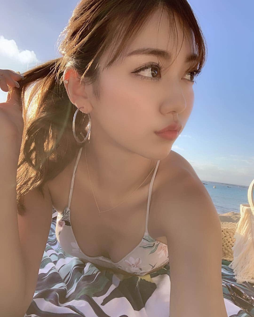 美女美容事情さんのインスタグラム写真 - (美女美容事情Instagram)「《あっという間🏝🐚》 *⠀ リポストを使って、素敵な写真📷✨を投稿されてる方を紹介させて頂く⠀⠀⠀⠀ 【💄美女美容事情💅】のコーナーです✨⠀ *⠀⠀⠀⠀⠀⠀⠀ いいねやコメント、フォローして応援してね❤︎🥰🎶⁣⠀ *⠀⠀⠀⠀⠀⠀⠀ 今回ご紹介させて頂きますのは❤︎⠀ 𝒜𝑅𝐼𝒮𝒜さん< @arilady0423 >の素敵なお写真📸⠀ *⠀ ハワイに旅行に行かれた𝒜𝑅𝐼𝒮𝒜さん💕二週間があっという間に過ぎていったのだそうです☺️⠀ 太陽の光が似合う美人‼️健康的で美しくて憧れます😊⠀ *⠀⠀ 𝒜𝑅𝐼𝒮𝒜さんのアカウントには他にも素晴らしい投稿が沢山ありますので是非覗いてみてくださいね💁‍♀️💙⠀ *⠀⠀ 𝒜𝑅𝐼𝒮𝒜さん< @arilady0423 >⠀ 素敵な投稿ありがとうございました☺️📸✨⠀⠀⠀⠀⠀⠀⠀⠀ △▼△▼△▼△▼△▼△▼△▼△▼△▼⠀⠀⠀⠀⠀⠀⠀⠀⠀⠀⠀⠀⠀⠀⠀⠀⠀⠀⠀⠀⠀⠀⠀⠀⠀⠀⠀⠀⠀⠀⠀⠀⠀ ❤🧡💛「美女美容事情」💚💙💜⠀⠀⠀⠀⠀⠀⠀⠀⠀⠀⠀⠀⠀⠀⠀ 👇掲載ご希望の方は👇⠀⠀⠀⠀⠀⠀⠀⠀⠀⠀⠀⠀⠀⠀⠀⠀ @b_b_j.jタグ付けと🖤 # ビジョビ⠀🖤⠀⠀⠀⠀⠀⠀⠀⠀⠀⠀⠀⠀⠀⠀⠀ をタグ付けお願いします✨⠀⠀⠀⠀⠀⠀⠀⠀⠀⠀⠀⠀⠀⠀⠀⠀ ――――――――――――――――⠀⠀⠀⠀⠀⠀⠀⠀⠀⠀⠀⠀⠀⠀⠀⠀⠀⠀⠀⠀⠀⠀⠀ ～姉妹アカウントのご紹介～⠀⠀⠀⠀⠀⠀⠀⠀⠀⠀⠀⠀⠀⠀⠀⠀⠀⠀⠀⠀⠀⠀⠀⠀⠀⠀⠀ ◇美容情報を紹介している«美女美容事情～Beauty～»⠀⠀⠀⠀⠀⠀⠀⠀⠀⠀⠀⠀⠀⠀⠀⠀⠀⠀⠀⠀⠀⠀⠀⠀⠀⠀ ( @b_b_j.j_b )⠀⠀⠀⠀⠀⠀⠀⠀⠀⠀⠀⠀⠀⠀⠀⠀⠀⠀⠀⠀⠀⠀⠀⠀⠀⠀⠀ ◇美しい旅スポット紹介をしている«美 spot»⠀⠀⠀⠀⠀⠀⠀⠀⠀⠀⠀⠀⠀⠀⠀⠀⠀⠀⠀⠀⠀⠀⠀⠀⠀ ( @b__spo )⠀⠀ ⠀ ◇ビジョビがお届けするセレクトショップ«bi select»⠀ ( @bi_select )⠀ ⠀⠀⠀⠀⠀⠀⠀⠀⠀⠀⠀⠀⠀⠀⠀⠀⠀⠀⠀⠀⠀ よかったらこちらも覗いてみてね✨⠀ ――――――――――――――――⠀⠀⠀ @b_b_j.j⠀⠀ #ハワイ #旅行 #海外旅行 #naturalbeauty⠀⠀ #スタイル抜群  #ハワイ旅行 ⠀⠀ #女子力アップ #ハワイ好き ⠀⠀ #ワイキキ #ワイキキビーチ ⠀⠀ #hawaiistagram #ビーチ ⠀⠀ #旅行好き #女子旅行⠀⠀ #カメラ女子  #カメラ女子部 ⠀⠀⠀ #ビーチコーデ #バカンス ⠀⠀⠀ #トリップ #自撮り ⠀⠀ #水着 #ビキニ⠀⠀ #トレンド #自撮り女子 ⠀ #美意識 #aloha ⠀⠀ #美肌 #美尻⠀⠀⠀⠀⠀⠀⠀⠀⠀⠀⠀ #trip #bikini」3月20日 20時54分 - b_b_j.j