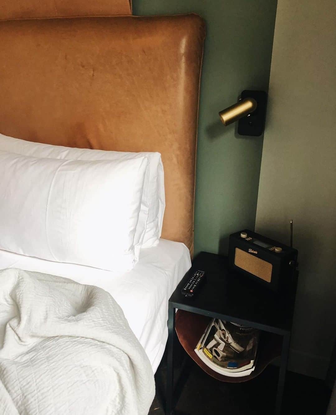 MR PORTERのインスタグラム：「After a day of apple pie, biking and bitterballen, we can't think of anywhere else we'd rather lay our heads than the @hoxtonhotel in Amsterdam 💤 #MRPORTERstylecouncil ⁣ -⁣ 🔗Head to the link in bio. four our full side to the waterside city. #MRPORTER @iwc」