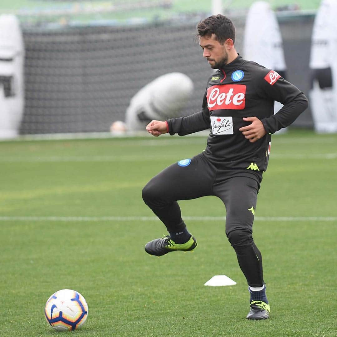 SSCナポリさんのインスタグラム写真 - (SSCナポリInstagram)「🔙 to work! 🏃🏻‍♂️ 💙 #ForzaNapoliSempre」3月20日 21時01分 - officialsscnapoli