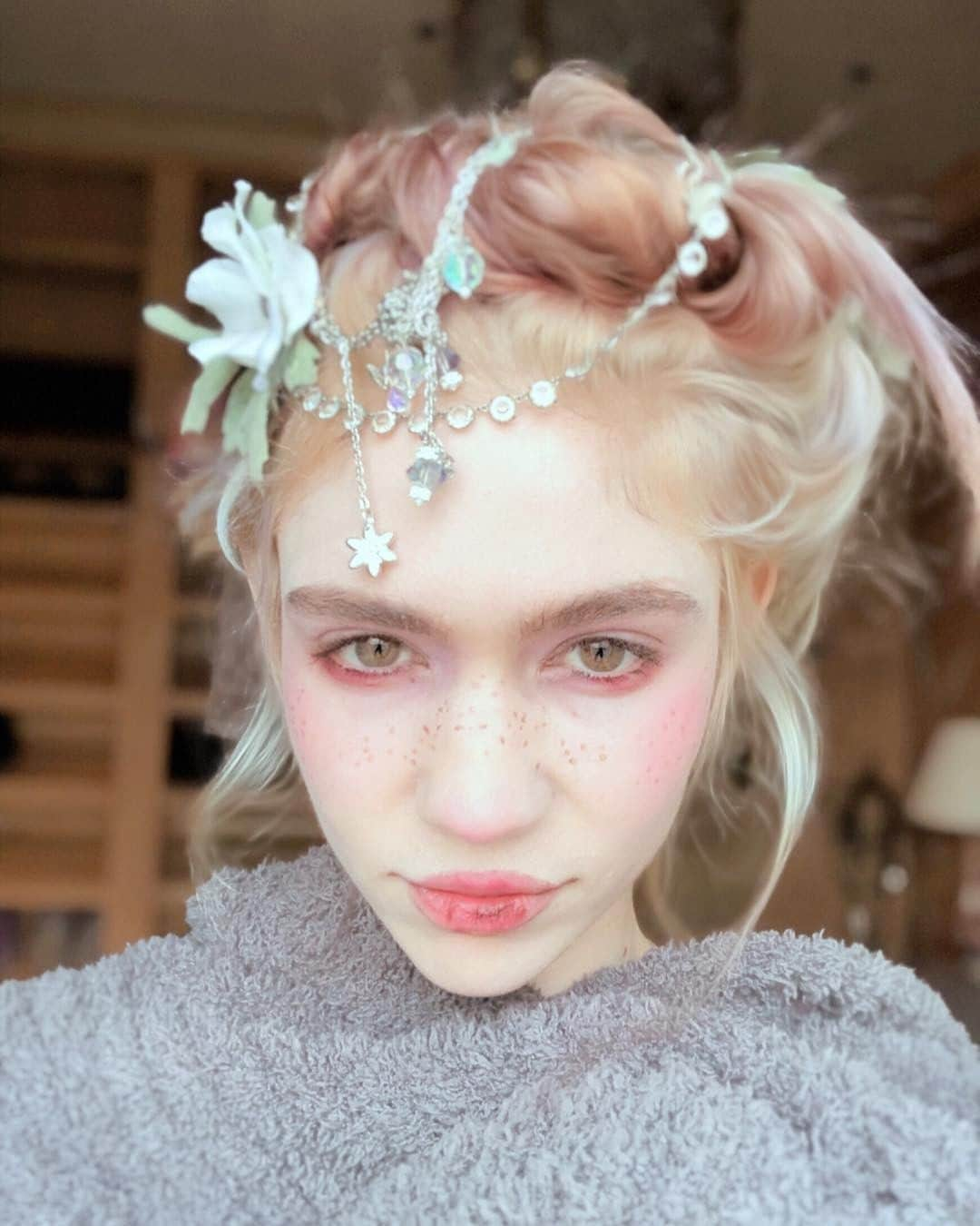 Dazed Magazineさんのインスタグラム写真 - (Dazed MagazineInstagram)「Art Angels, @grimes has officially announced her new album, Miss_Anthropocene! 🧚🏻‍♀️✨⁣ ⁣ ⁣ Announced on Instagram last night, the artist wrote: “It’s a concept album about the anthropomorphic Goddess of climate change.” ⁣ ⁣ ⁣ Tap the link in bio for more details 📲⁣ ⁣ ⁣ 📷 🔄 #regram #Grimes」3月20日 21時03分 - dazed