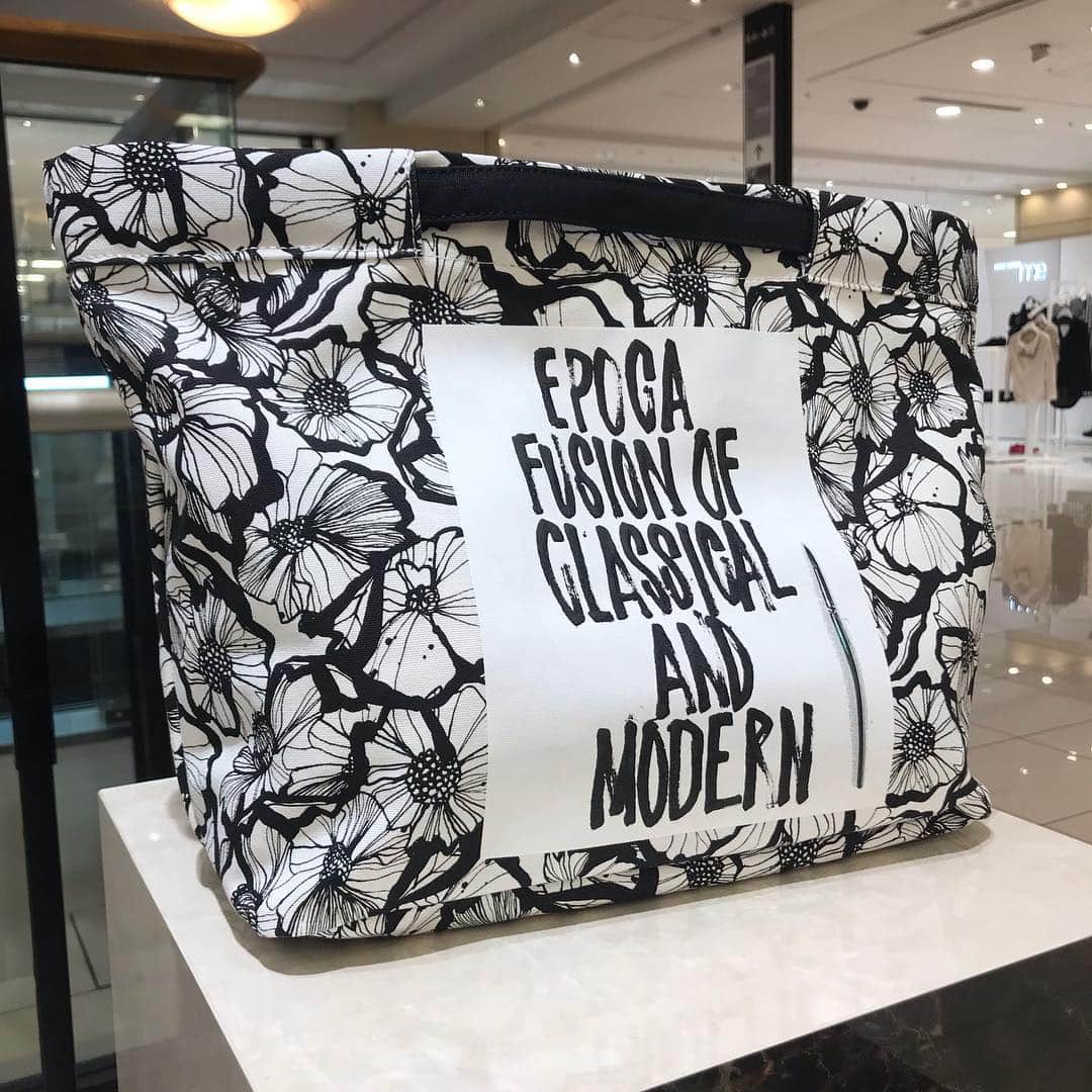 EPOCAさんのインスタグラム写真 - (EPOCAInstagram)「POP UP SHOP2019 "FUSION OF CLASSICAL AND MODERN" 3/20(水)～26(火) 札幌大丸　5階 エスカレーター横特設会場 . . 札幌大丸にてPOP UP SHOPがオープンしました！ スウェーデン在住のアーティストStina PerssonがEPOCAのために描いたフィオーレ(花)柄をジャカードで表現したニットやドレス、24時間着用してもストレスフリー、同時にスタイルアップも叶う"24 TWENTY FOUR JACKET"など洗練されたラインナップをご紹介します。 この機会にぜひお越しください。 . . 会期中POP UP SHOPにて￥80,000+tax以上お買い上げのお客さまに先着でオリジナルフレグランスミストをプレゼントいたします。 ※なくなり次第、終了とさせていただきます。 . . #epoca#fashion#collaborate#stinapersson#24jacket#popupshop#sapporo#daimaru#novelty#エポカ#コラボ#24ジャケット#ポップアップショップ#札幌#大丸#ノベルティ」3月20日 21時05分 - epoca_official