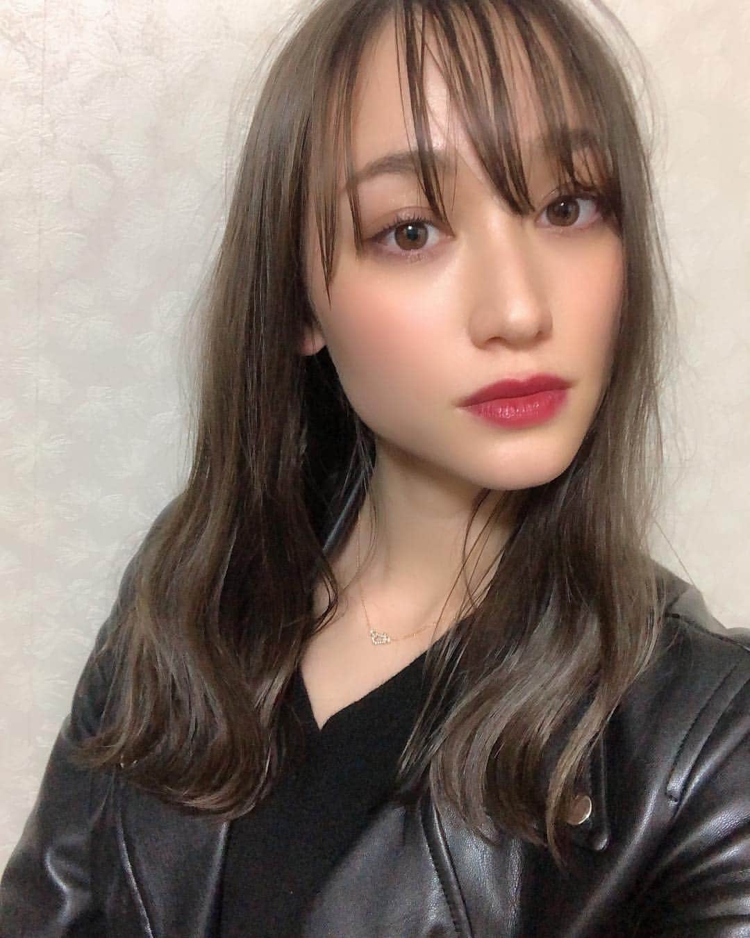 のインスタグラム：「. イメチェンしました…💇‍♀️💓 . . #haircut #seethroughbangs #makeup #シースルーバング」