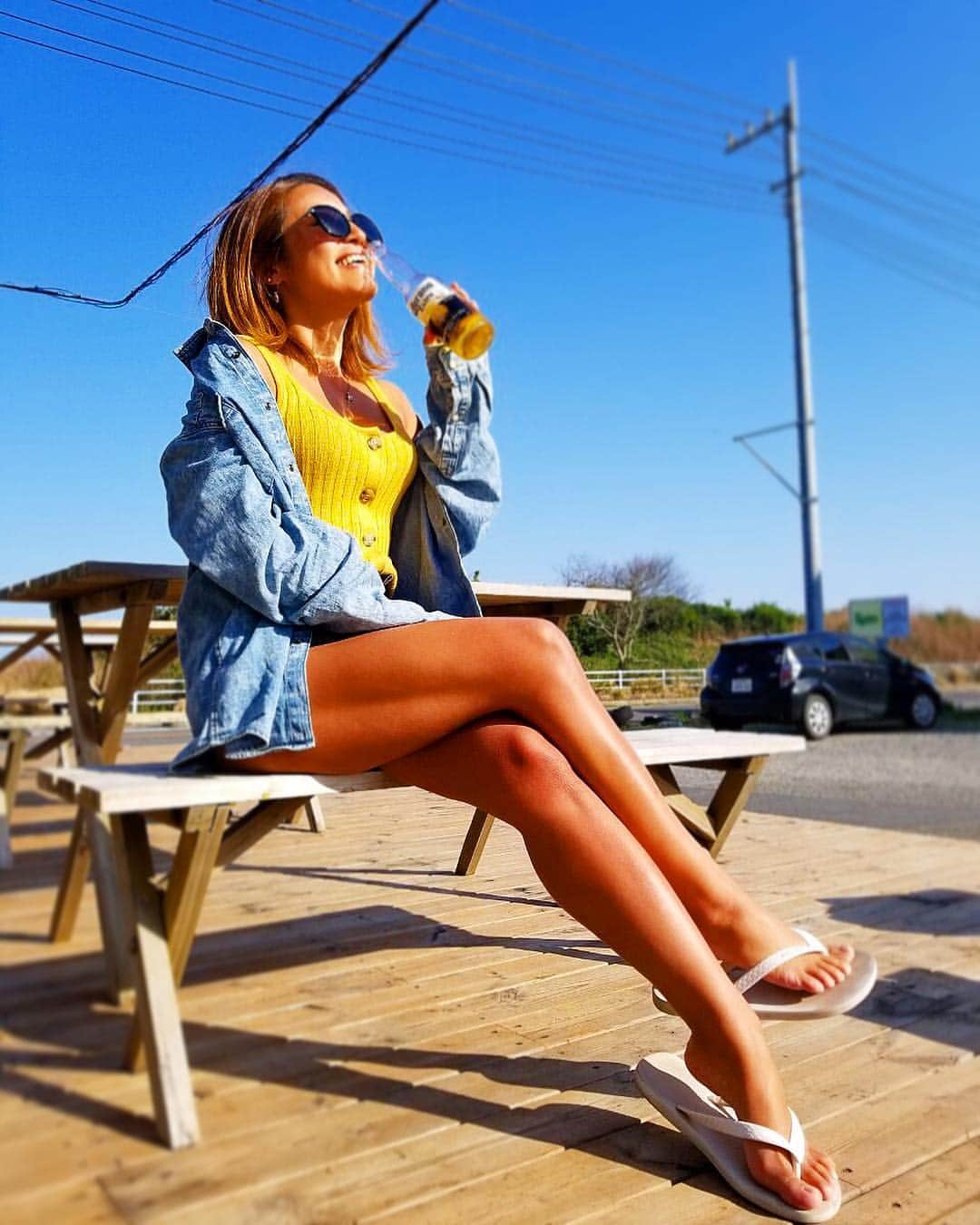 なーみさんのインスタグラム写真 - (なーみInstagram)「😎 今日という日に何と名前を付ける？ 。 私は『うぇるかむ夏』とつけました🍉🌴 。 。 オーマイキー並みのこの角度。 たまんねーな☺️ 。 。 #海#空#beer#sky#ビール#夏#来たかオイ#コロナ#corona#夏女 ←#言わせてやって #太陽大好き#イエローぶーむ#初シゲり#しげ子始めました」3月20日 21時07分 - nnnamiiii