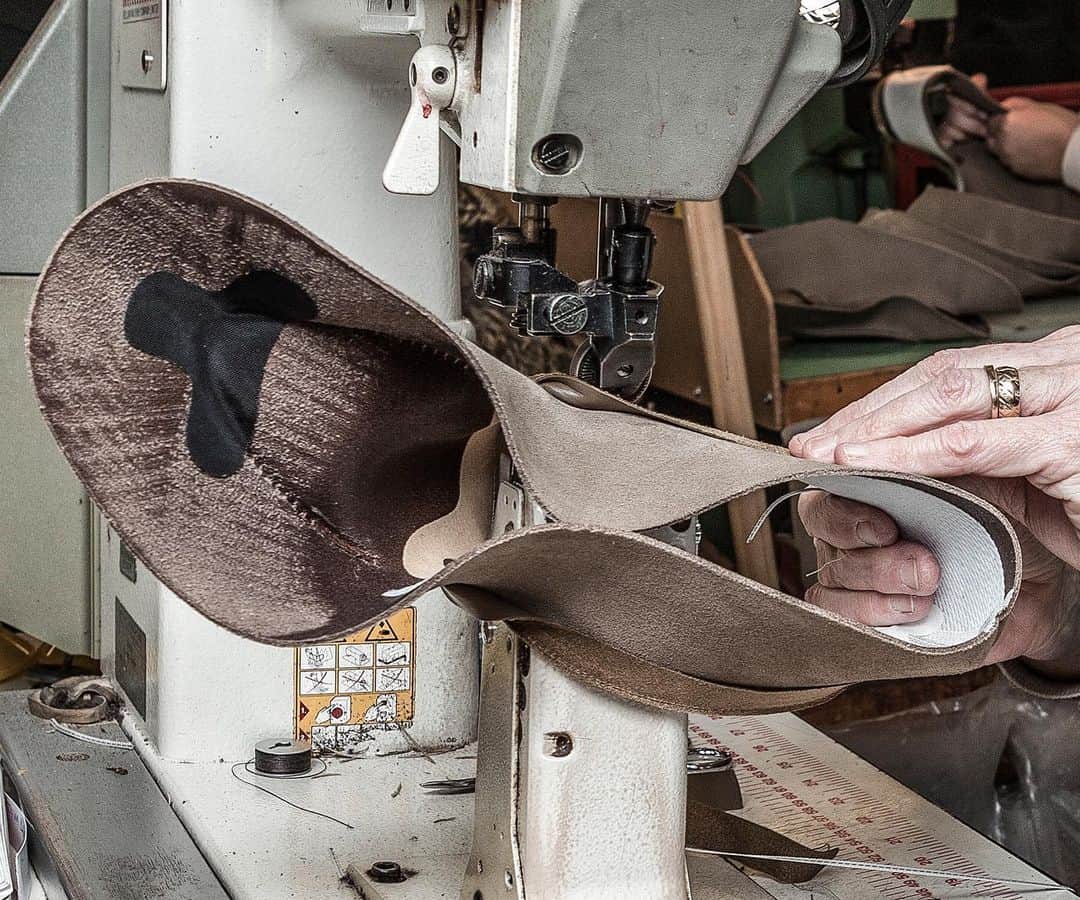 のインスタグラム：「In The Making – Camden in Mushroom Suede . The Closing room machinists are highly skilled, requiring excellent hand-eye coordination. Here, the binding is being carefully stitched to the upper of the Camden. . #crockettandjones #madetobeworn #inthemaking #craft #factory #northampton #ss19 #loafer」