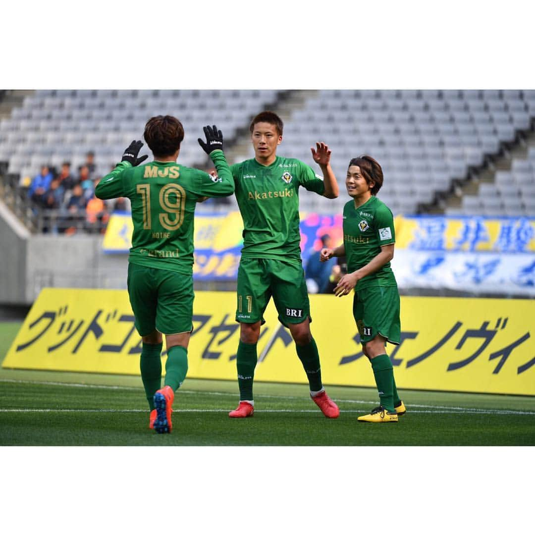 小池純輝さんのインスタグラム写真 - (小池純輝Instagram)「. クロスがゴールに繋がるのは嬉しい❗️ #jleague #jリーグ #j2 #東京ヴェルディ #tokyoverdy #verdy #verdyfamily #soccer #football⚽ #football #サッカー #フットボール #小池純輝 #林陵平 #梶川諒太 #19 #⚽️ #栃木sc #味の素スタジアム #味スタ」3月20日 21時31分 - junki_koike