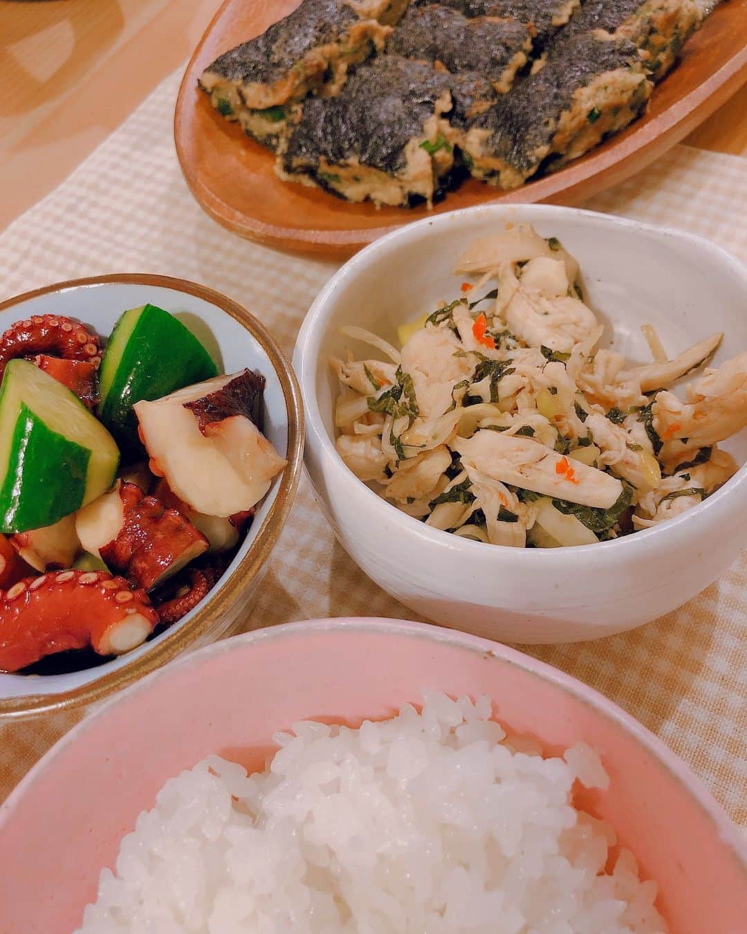 のインスタグラム：「＊ ご飯は作ってるけど投稿がだるい😂😂 そっちの三日坊主が始まってます😂💔 ＊ ✔のり巻餃子 ✔ささみのピリ辛和え ✔たこきゅうり #셀카#셀피#나#일상#여자#24살#94년생#일본인#패션#얼짱#셀스타그램#얼스타그램#인스타그램#맞팔은댓글#茉奈飯」