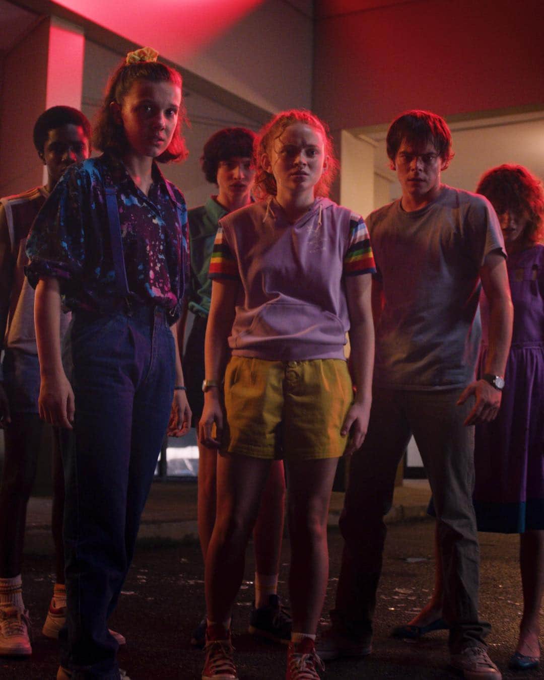Just Jaredさんのインスタグラム写真 - (Just JaredInstagram)「The trailer for @strangerthingstv season three is finally here! Click the LINK IN BIO to watch and see all the new pics! #StrangerThings Photos: Netflix」3月20日 21時35分 - justjared