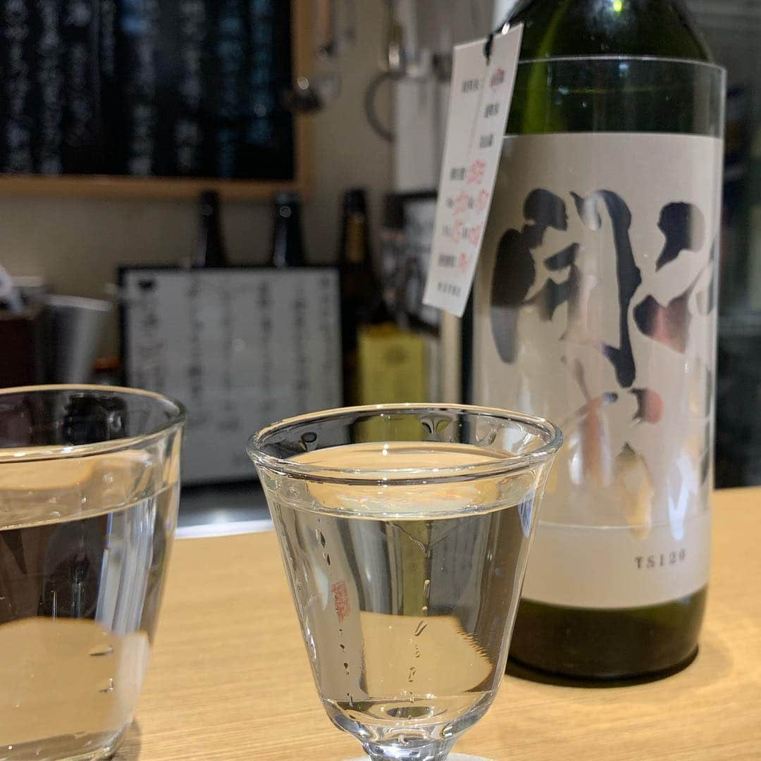 くろさんのインスタグラム写真 - (くろInstagram)「二軒目どーする？ってことで🍶蔵よし #江戸開城 #江戸開城純米吟醸原酒 #東京港醸造 #鳴海 #雄町うすにごり #蔵よし #有楽町蔵よし #蔵よし有楽町」3月20日 21時37分 - m6bmw