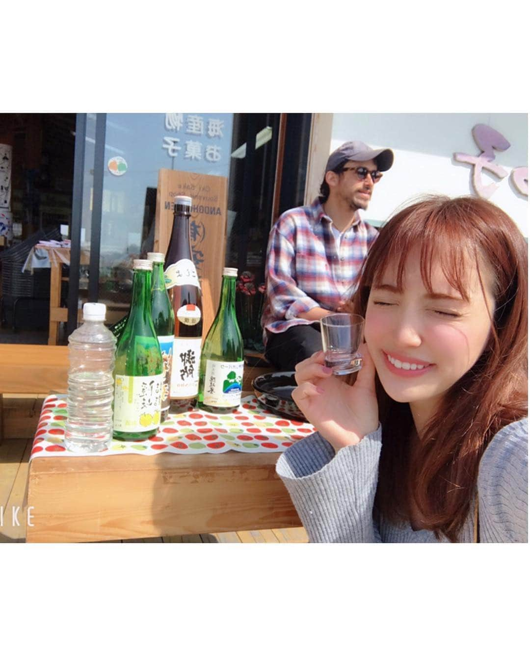 眞木美咲パメラさんのインスタグラム写真 - (眞木美咲パメラInstagram)「Day2 started with SAKE tasting.🍶#nishinoshima We tried five types of Sake and all of them were so good. My favorite one is called "Oki homare" .#隠岐誉 #地酒 #localsake  It tasted sweet and fruity.🍶😚❤️ . ２日目！ フェリーで西ノ島に行って朝から利き酒体験！ 5種類試して午前中からみんなご機嫌😚 全部美味しかったけど一番好きなのは隠岐誉っていうにごり酒でした🍶 甘くて、少し果物の香りがするの❤️ . #お昼ご飯はサザエ丼とサザエカレー #okinoshima #japan # #okiisland #japaneseculture #besttravelpics #besttrvellocation  #japaneseculture #besttravelpics #西ノ島 #besttrvellocation #trip #インバウンドトラベラーズ #famtrip」3月20日 21時38分 - pamypamypamy