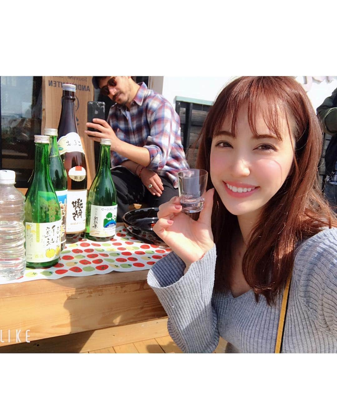 眞木美咲パメラさんのインスタグラム写真 - (眞木美咲パメラInstagram)「Day2 started with SAKE tasting.🍶#nishinoshima We tried five types of Sake and all of them were so good. My favorite one is called "Oki homare" .#隠岐誉 #地酒 #localsake  It tasted sweet and fruity.🍶😚❤️ . ２日目！ フェリーで西ノ島に行って朝から利き酒体験！ 5種類試して午前中からみんなご機嫌😚 全部美味しかったけど一番好きなのは隠岐誉っていうにごり酒でした🍶 甘くて、少し果物の香りがするの❤️ . #お昼ご飯はサザエ丼とサザエカレー #okinoshima #japan # #okiisland #japaneseculture #besttravelpics #besttrvellocation  #japaneseculture #besttravelpics #西ノ島 #besttrvellocation #trip #インバウンドトラベラーズ #famtrip」3月20日 21時38分 - pamypamypamy