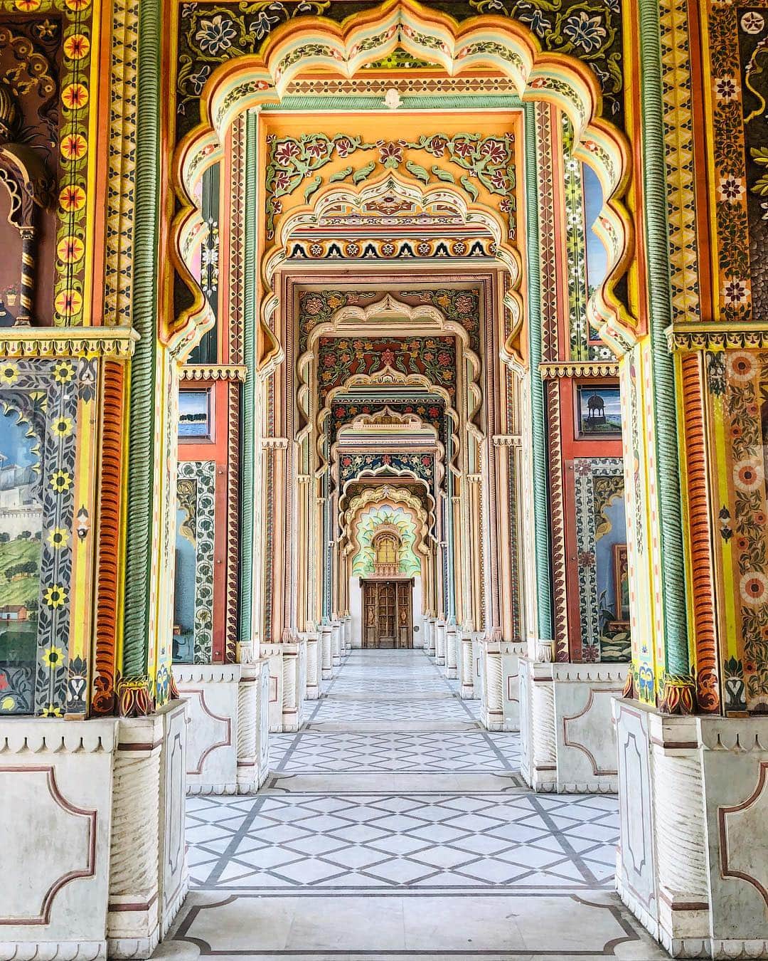 アダム・センさんのインスタグラム写真 - (アダム・センInstagram)「Bob Ross made it to India? ———————————————————————— #India #Art #Design #Beauty #BobRoss」3月20日 21時38分 - adamsenn
