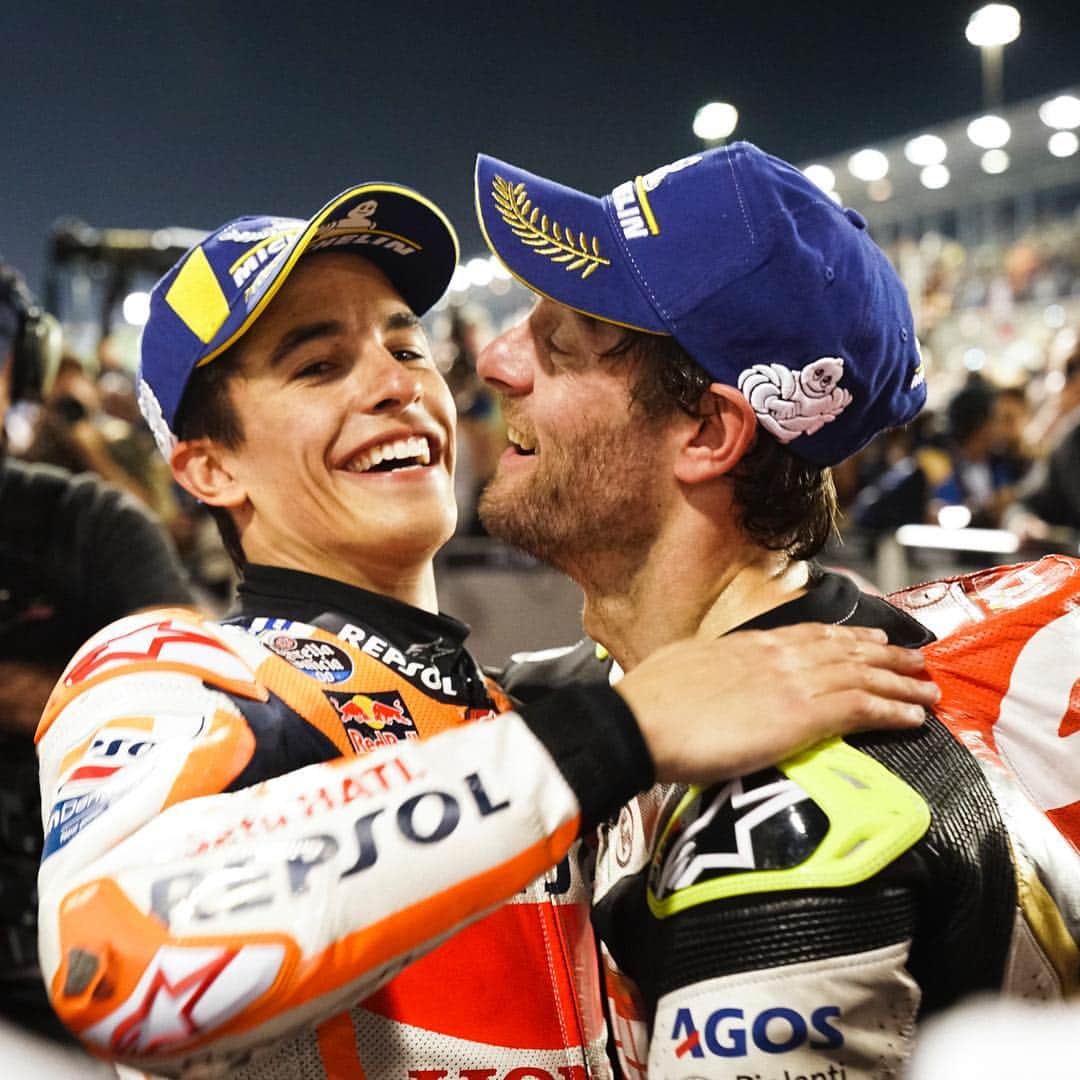 レプソル・ホンダさんのインスタグラム写真 - (レプソル・ホンダInstagram)「#InternationalDayOfHappiness 😁 ⠀⠀⠀⠀⠀⠀⠀⠀⠀ #BeHappy ⠀⠀⠀⠀⠀⠀⠀⠀⠀ #25RepsolHonda #Repsol #MotoGP #Honda #Racing #RepsolHonda #HRC #RC213V #MM93 #JL99 #MarcMarquez #JorgeLorenzo #ThePowerOfDreams #Motorcycle #MM93🐜 #JL99😈」3月20日 21時43分 - hrc_motogp