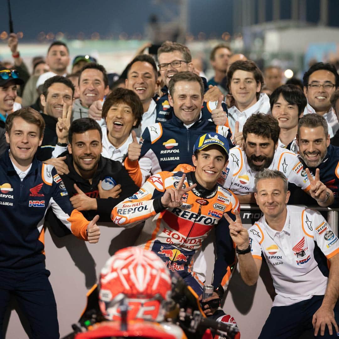 レプソル・ホンダさんのインスタグラム写真 - (レプソル・ホンダInstagram)「#InternationalDayOfHappiness 😁 ⠀⠀⠀⠀⠀⠀⠀⠀⠀ #BeHappy ⠀⠀⠀⠀⠀⠀⠀⠀⠀ #25RepsolHonda #Repsol #MotoGP #Honda #Racing #RepsolHonda #HRC #RC213V #MM93 #JL99 #MarcMarquez #JorgeLorenzo #ThePowerOfDreams #Motorcycle #MM93🐜 #JL99😈」3月20日 21時43分 - hrc_motogp
