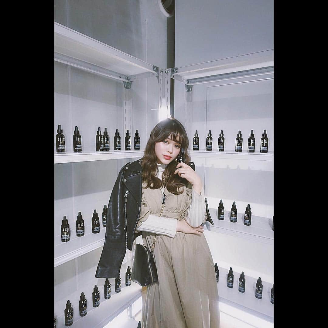 のインスタグラム：「ㅤㅤㅤㅤㅤㅤㅤㅤㅤㅤ  ㅤㅤㅤㅤㅤㅤㅤㅤㅤㅤ  BOBBI BROWN 4th Anniversary 🎉!! ㅤㅤㅤㅤㅤㅤㅤㅤㅤㅤ @bobbibrown のパーティで久しぶりに ファンデを新しく試してみました🥰❤︎ ㅤㅤㅤㅤㅤㅤㅤㅤㅤㅤ 敏感肌で反応しやすいわたしの肌も世界三大漢方の冬虫夏草配合の美容液ファンデは大丈夫で、ツヤツヤに仕上げて頂きました💯！ ㅤㅤㅤㅤㅤㅤㅤㅤㅤㅤ わたしは明るめの仕上がりを希望してサンドというカラーにしました✨ SPF40なのでこれからの季節活躍しそう😭💯！ ㅤㅤㅤㅤㅤㅤㅤㅤㅤㅤ @bobbibrownjapan #美容液ファンデ #ボビイブラウン #コスメ#ファンデーション#プラストーキョー#bobbibrown#pr#plustokyo」