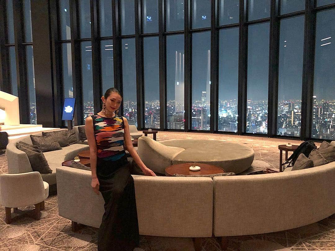 のインスタグラム：「次は宿泊したいなぁ🤩✨ コンラッド大阪38階素敵な景色でした🏙💫 #conradosaka#dj#party#luxury#hotel#juicy#fashion#missoni#missonidress#大阪」