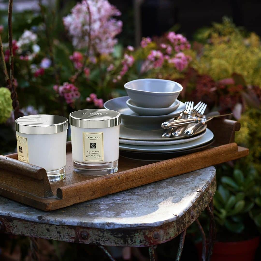 Jo Malone Londonさんのインスタグラム写真 - (Jo Malone LondonInstagram)「Spring is on its way, we’re sure of it… While we await its arrival, you’ll find us daydreaming of al fresco dining, surrounded by a Candle, or two. #TailorYourScent」3月20日 22時05分 - jomalonelondon