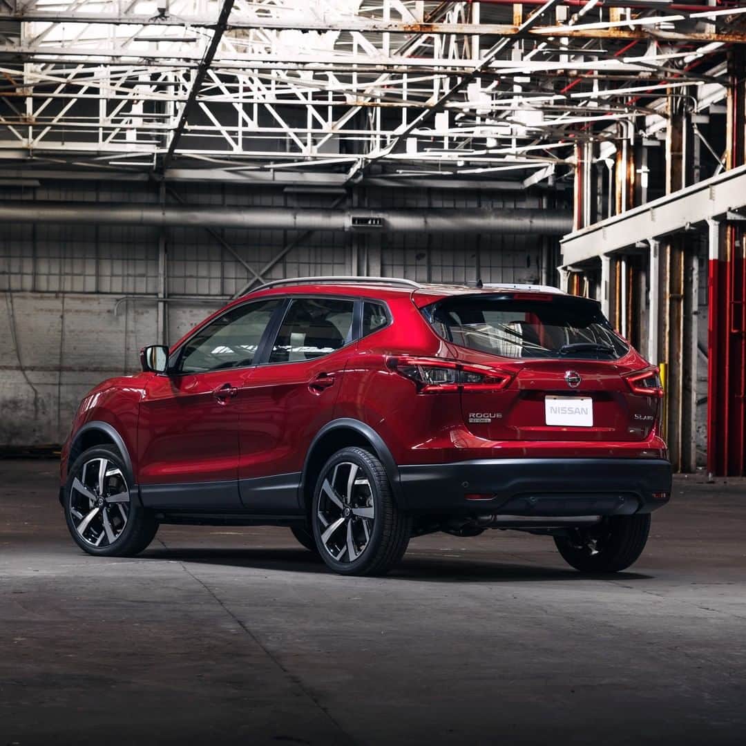 のインスタグラム：「Warehouse Drivin' #NissanRogueSport #Nissan #RogueSport」
