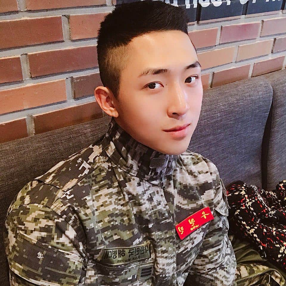 ヒョンミン さんのインスタグラム写真 - (ヒョンミン Instagram)「이제 군인 다 됐구만 ㅎㅎㅎ#해병」3月20日 22時01分 - woo.jaka