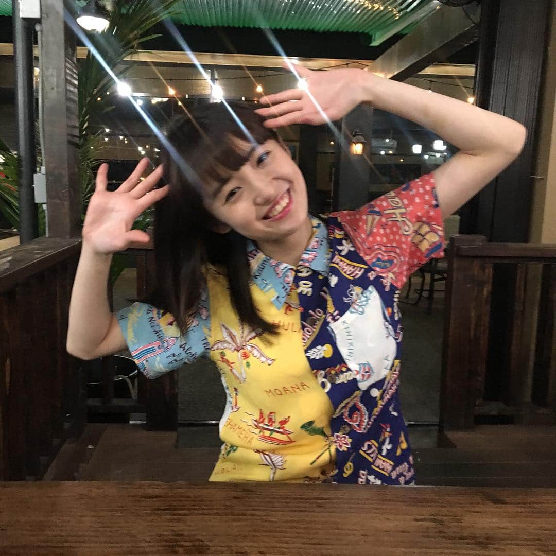 咲良菜緒さんのインスタグラム写真 - (咲良菜緒Instagram)「#ここはどこでしょう  このアロハシャツは去年の大阪の生誕の衣装なんだよ〜 私服衣装だったからね🤙」3月20日 22時04分 - nao_sakura_official