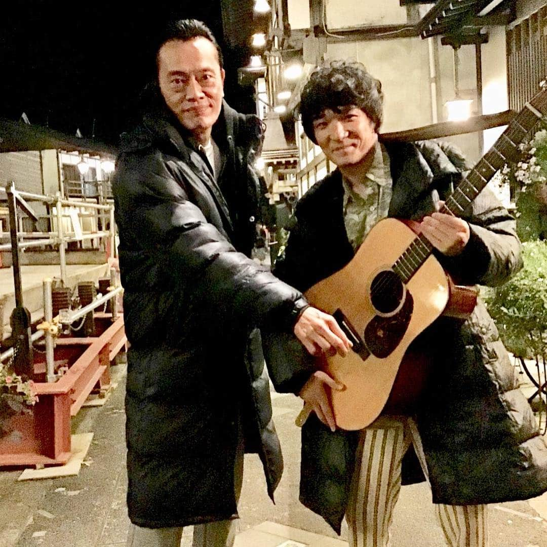 遠藤憲一さんのインスタグラム写真 - (遠藤憲一Instagram)「遠藤です。 今夜の #さすらい温泉 10話は 山形県 #銀山温泉 、マドンナは #伊藤ゆみ さんです。 今夜はなんと主題歌を歌ってくれている #石崎ひゅーい さんがこけし職人役で登場❗️劇中でも主題歌 #あなたはどこにいるの をギター 一本で歌ってくれますよ🎵これがえらく沁みる❗️ #テレビ東京」3月20日 22時07分 - enken.enstower