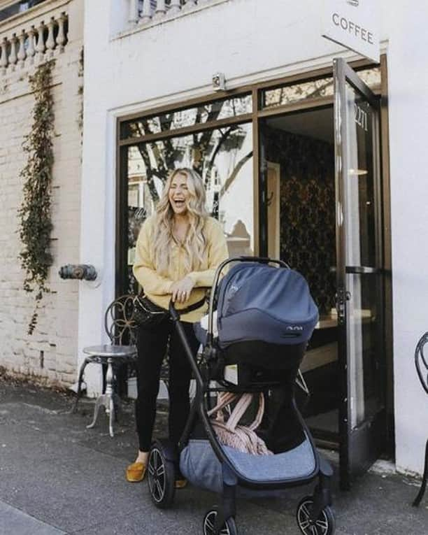 nunaさんのインスタグラム写真 - (nunaInstagram)「Happy First Day of Spring! Start the day with a big smile…and be ready for the stroll ahead with the DEMI™ grow stroller. @chantellepaige  #Nuna #DEMIgrow #stroller #FirstDayofSpring #Spring #Babygear https://www.nuna.eu/demi-grow」3月20日 22時10分 - nuna_usa