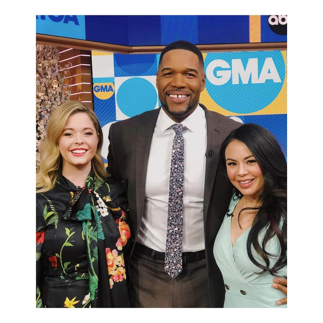 サーシャ・ピーターズさんのインスタグラム写真 - (サーシャ・ピーターズInstagram)「Thank you @goodmorningamerica and @michaelstrahan for having us! I always love seeing you all 😘 #plltheperfectionists」3月20日 22時12分 - sashapieterse