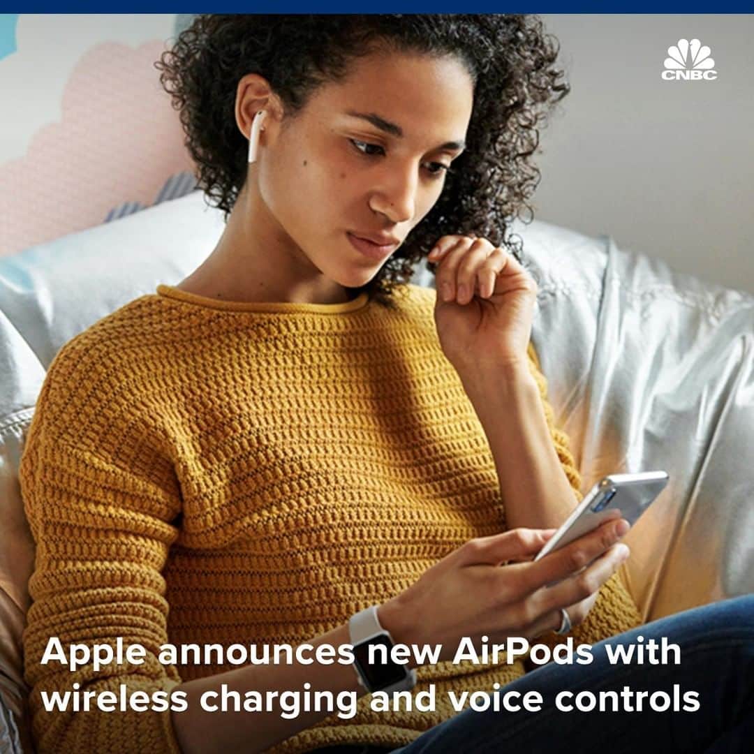 のインスタグラム：「AirPods have finally gotten an update.⁣ ⁣ The popular wireless headphones now have a longer battery life, a new H1 chip that improves the connection with your device and an option to purchase a wireless charging case. Apple says the chip will boost talk time by 50 percent.⁣ ⁣ This product release comes ahead of Apple's March 25 event, where the company is expected to unveil a streaming service and revamped Apple News product. To read Apple’s full announcement on the second-generation AirPods, visit the link in bio.⁣ ⁣ *⁣ *⁣ *⁣ *⁣ *⁣ *⁣ *⁣ *⁣ ⁣ #Apple #tech #technology #innovation #airpods #iphone #ipad #applewatch #timcook #applenews #BusinessNews #CNBC⁣ ⁣」