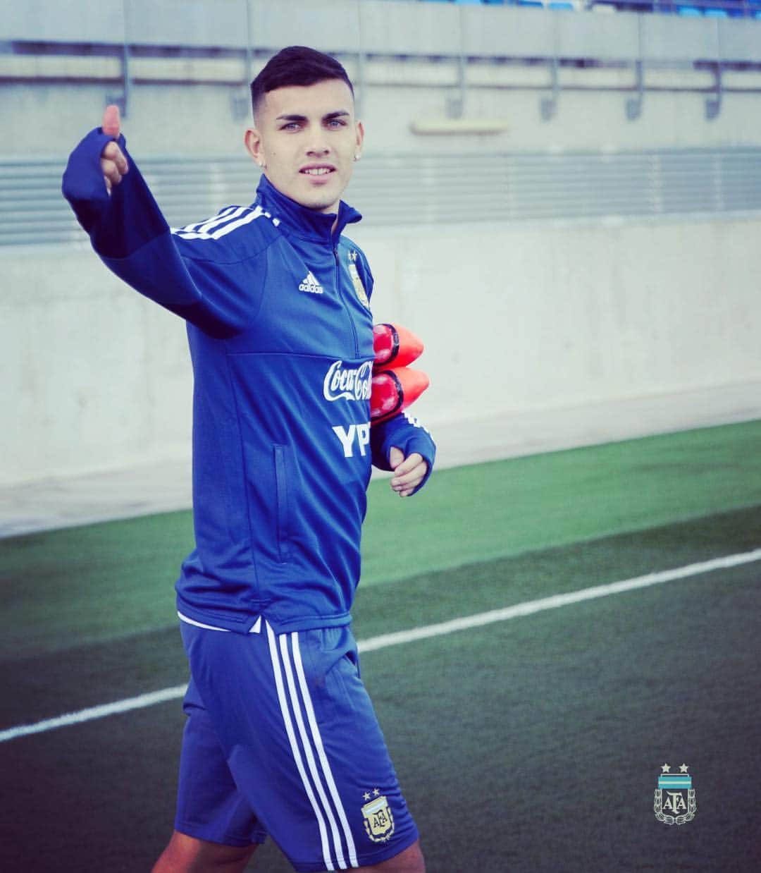 レアンドロ・ダニエル・パレデスのインスタグラム：「@afaseleccion 💙⚽️🇦🇷」