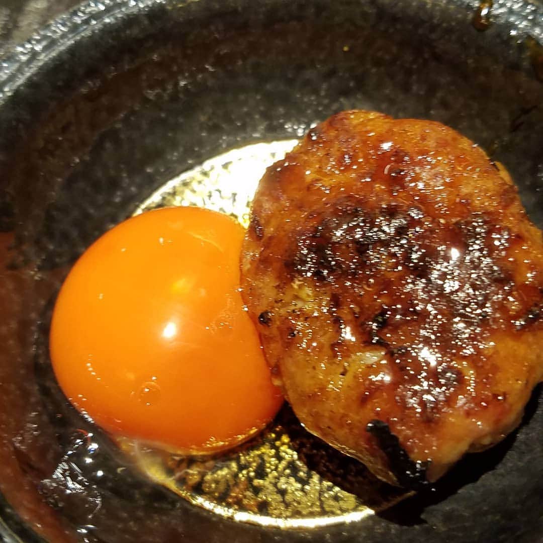 黒田啓蔵さんのインスタグラム写真 - (黒田啓蔵Instagram)「昨日は、仕事の終了が、遅かったのでホテルの近くの鳥料理のお店へスタッフの方々と、こちら凄く美味しいお店でした。ご馳走さまでした。 #焼き鳥 #鶏肉料理 #つくね #揚げ鶏 #鶏ス―プのにゅうめん#難波 #大阪」3月21日 7時45分 - kurodakeizo
