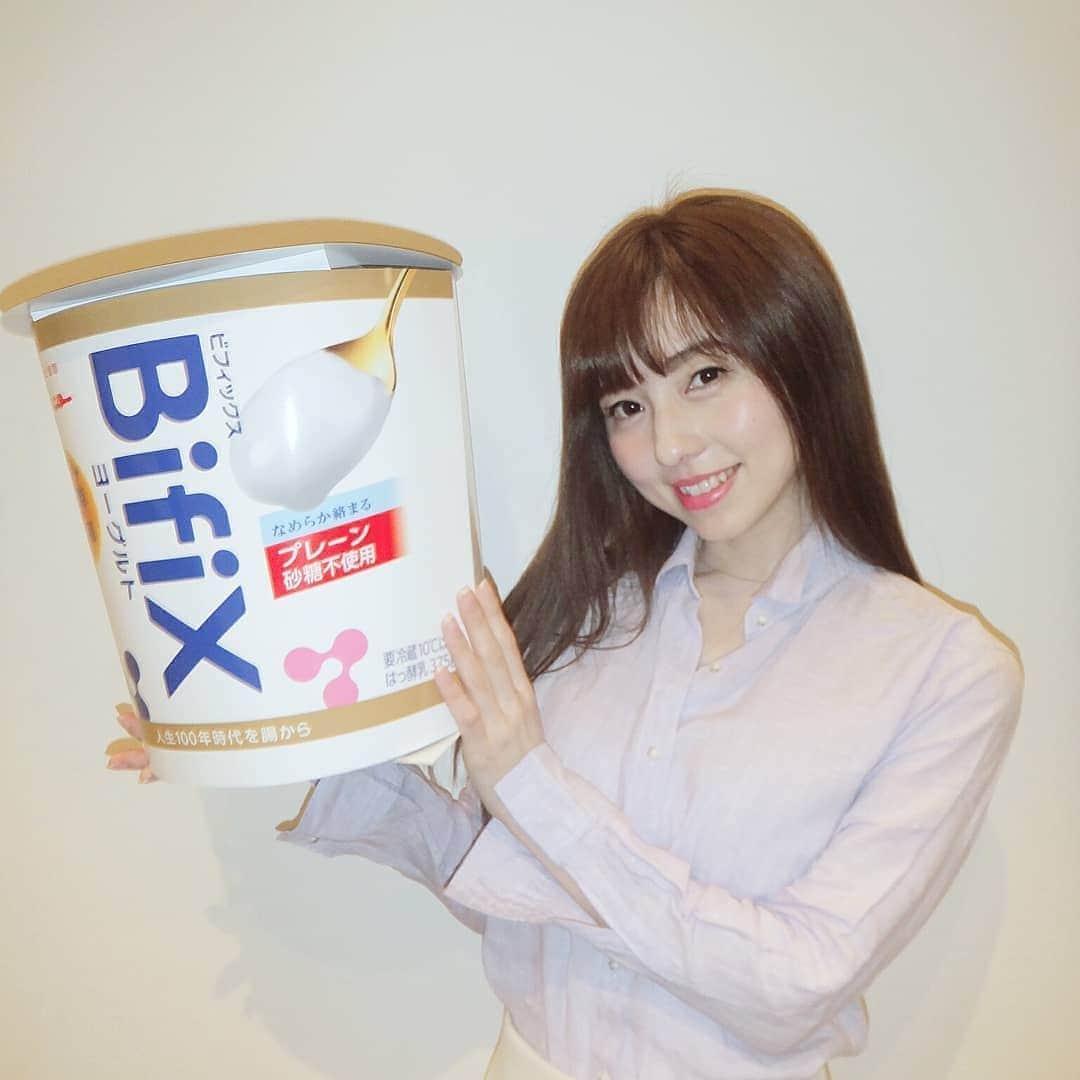 のインスタグラム：「おはよう♡ 今朝もヨーグルト♡♡♡ こんなおっきーなBifixほしい♡笑 ・  来週3月25日(月)発売の リニューアルした 新BifiXヨーグルトおいしいよ♡♡♡ ・  私は毎朝ヨーグルトをたべていて よくBifiXのアロエをたべるので、 新しく食物繊維イヌリンとビフィズス菌シンバイオティクスも入っておいしい相乗効果 でうれしいな♡♡♡ ・ ・ ・  #ビフィックス #ヨーグルト #グリコ #ビフィズス菌 #腸活  #bifix #yogurt #Glico_PR」