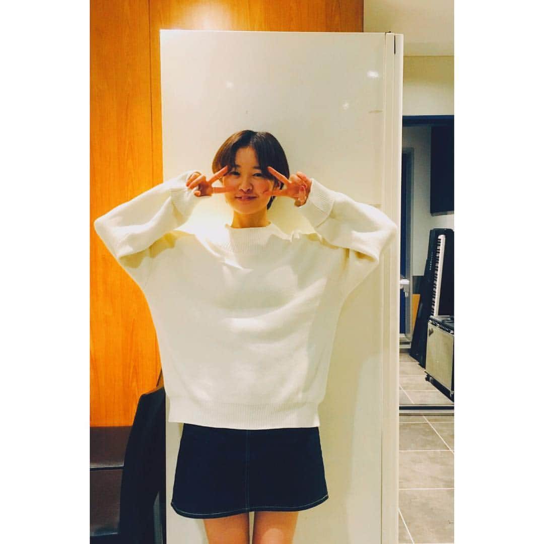 motoさんのインスタグラム写真 - (motoInstagram)「おはよー！ ベッドから出られないー😭起きなくちゃー！ #シンガーソングライター #Moto #ライブ #ミニスカート」3月21日 7時48分 - moto_ssw