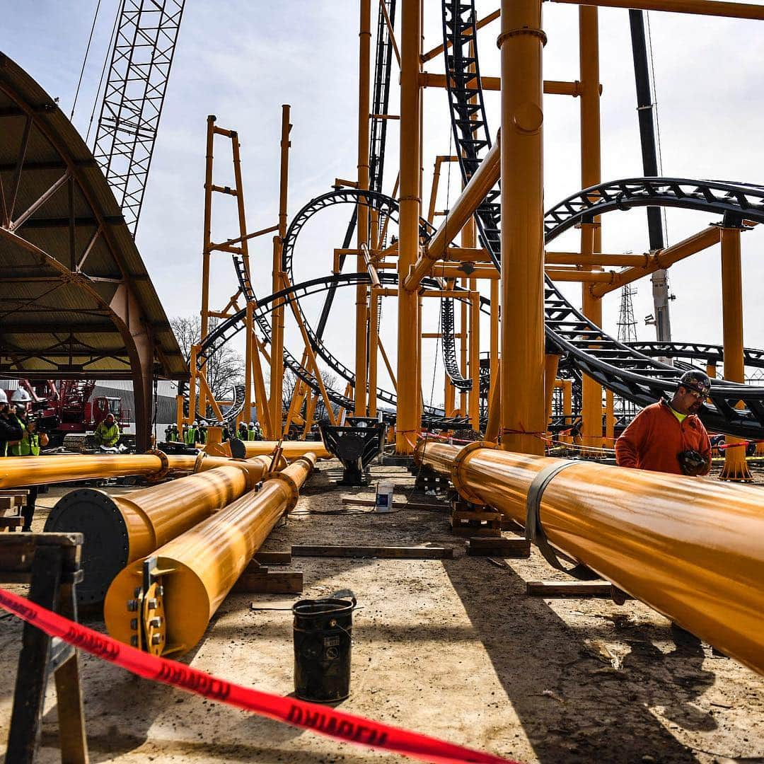 ピッツバーグ・スティーラーズさんのインスタグラム写真 - (ピッツバーグ・スティーラーズInstagram)「Pennsylvania’s tallest roller coaster is taking shape. 😍 #SteelCurtain」3月21日 7時54分 - steelers