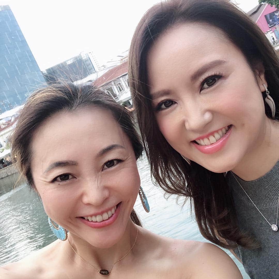 のインスタグラム：「久々に再開できて嬉しかったな💖💖💖 さ、今日から頑張ろう💪 #singapore #出張 #お勉強 #美容アンチエイジング専門医 #黒田愛美」
