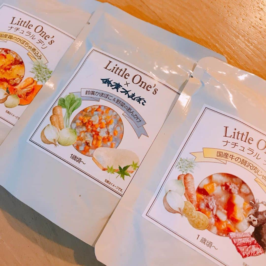 潮田玲子さんのインスタグラム写真 - (潮田玲子Instagram)「@littleones.babyfood のデリ！ 忙しくてチビ用にご飯作れなかった時のお助け用😍🙌 完全無添加の離乳食！ 日本一の質を追求した安心安全、美味しい離乳食というだけあって大人が食べてもめちゃ美味しい😋 なんなら私のご飯よりずっと美味しい🤪笑 娘の食欲も半端ない！笑笑 旅行先などでも大活躍すること間違いなしです！ 5ヶ月〜食べられるものもあり外出先での離乳食とか悩む方オススメでーす😍🙌 #リトルワンズナチュラルデリ #離乳食 #完全無添加 #日本一の質 #美味しい #安心」3月21日 8時08分 - reikoshiota_official