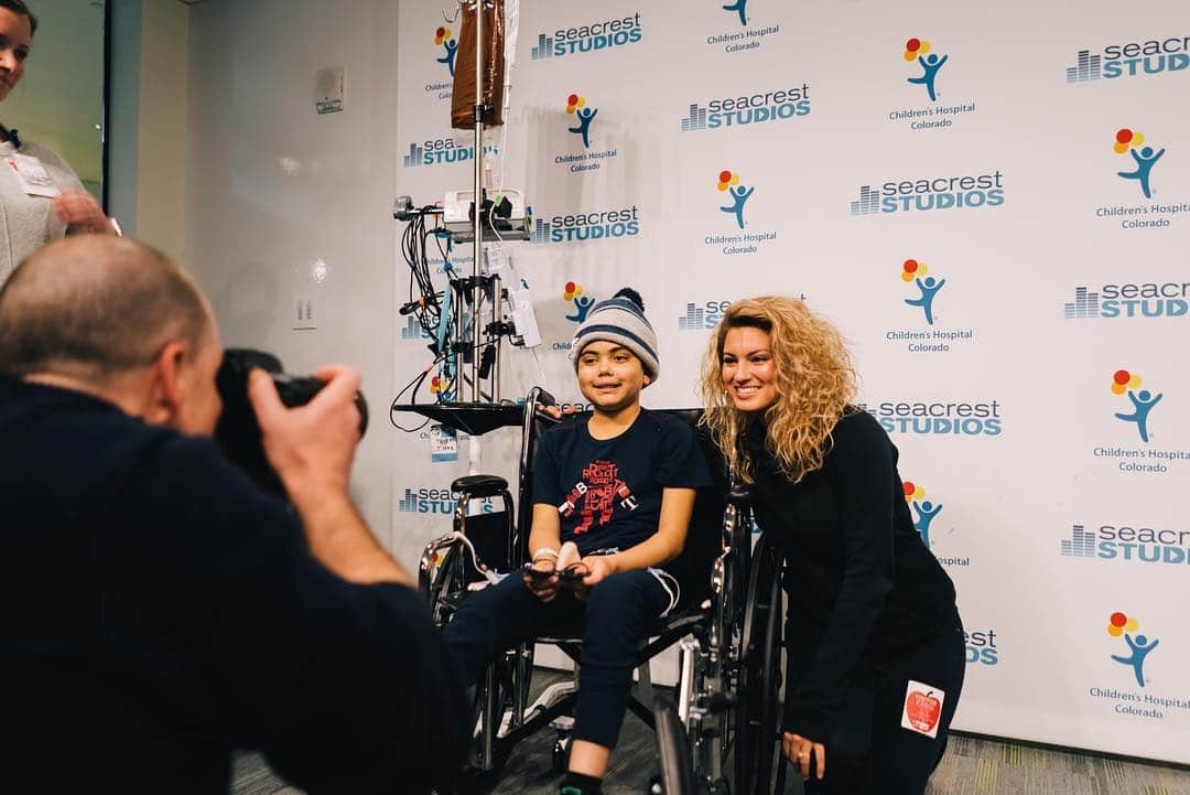 トーライ・ケリーさんのインスタグラム写真 - (トーライ・ケリーInstagram)「yesterday i got to visit @childrenscolo 💘so special」3月21日 8時02分 - torikelly