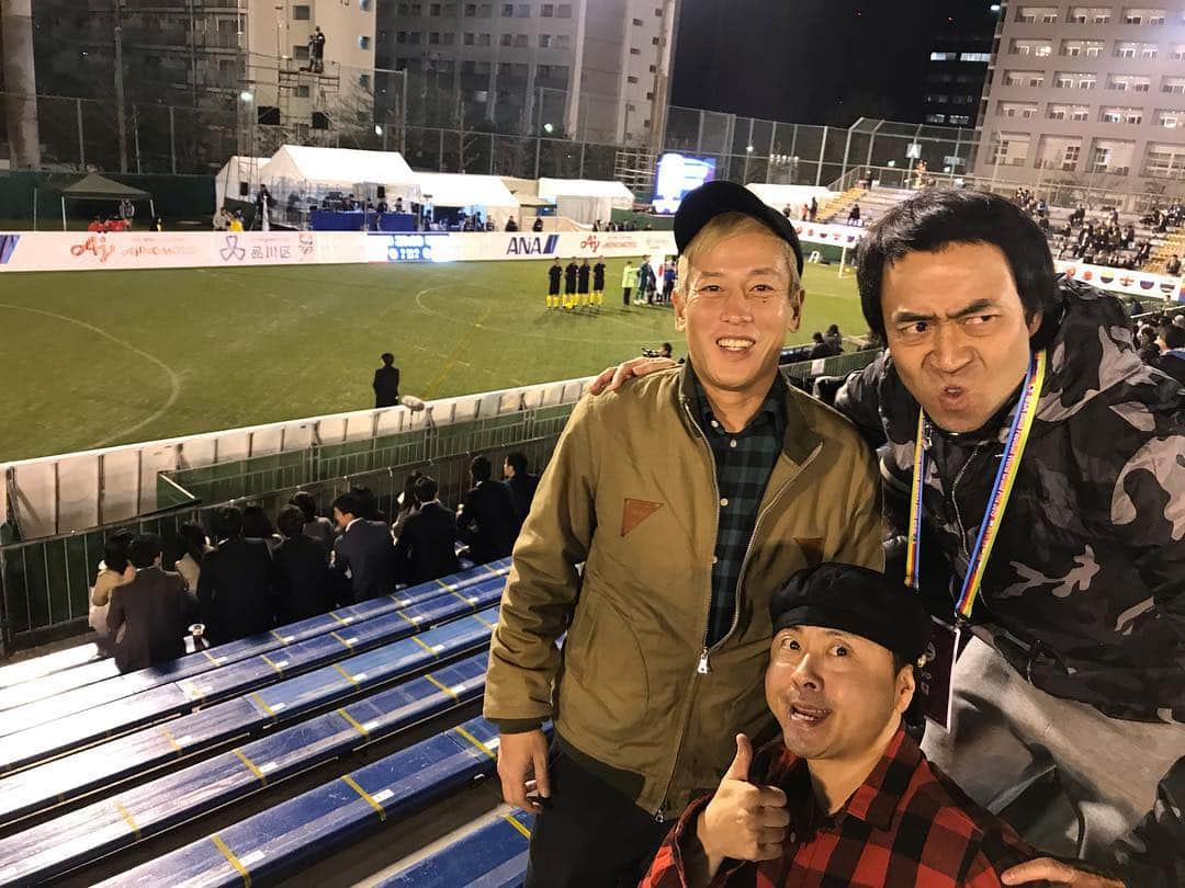 じゅんいちダビッドソンさんのインスタグラム写真 - (じゅんいちダビッドソンInstagram)「ブラインドサッカー⚽️ 日本vsコロンビア見てきた。ひょんなことから代表監督の高田さんと友人で練習は何度か。試合は初めて見たけど。すげーですよ！サッカー以上にフィジカルコンタクトがすごくでエキサイティング‼️ 一言で言うとオモロい！！ &勝った〜！ 代表のみなさんおめでとう㊗️ & 偶然。河本さんとワッキーさんが😁 #burasaka #daihyo #サッカー #ブラサカ」3月21日 8時02分 - 0204junich_davidson_official