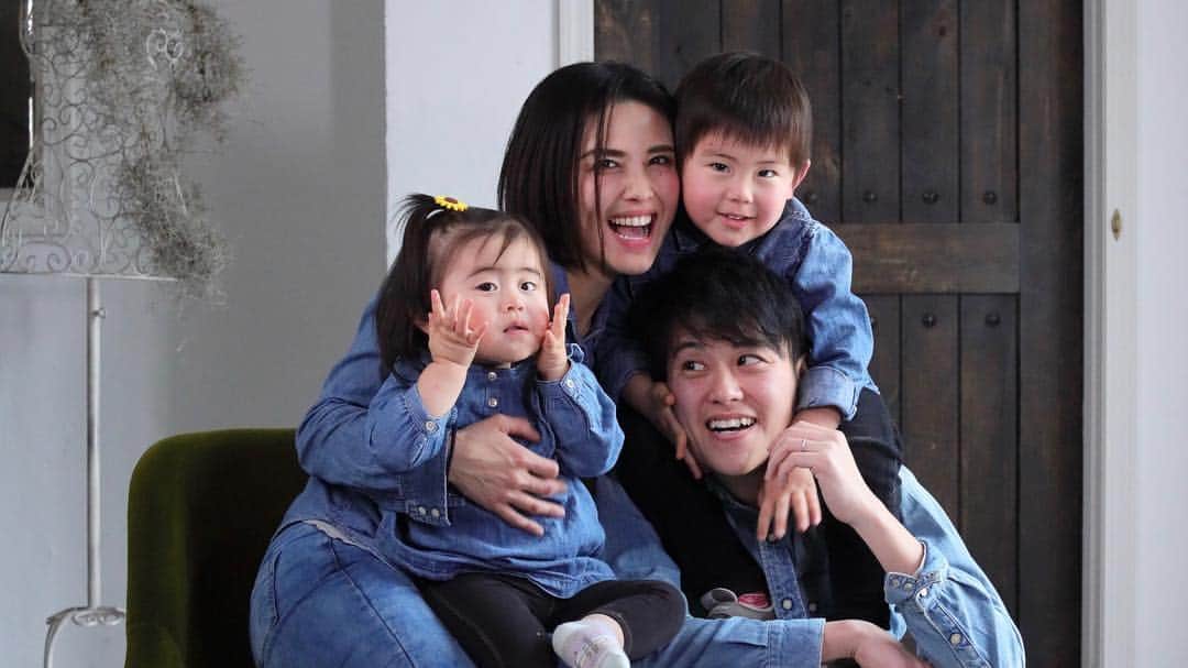 本多洸亮さんのインスタグラム写真 - (本多洸亮Instagram)「YouTube始めました👏 子供やはちたや家族に関する事とかあげていこうかと思ってます🙌 チャンネル名は… 2分で考えた。 『こchannel』笑  覚えやすい、言いやすいでしょ？w  いずれ変えるかもしれんけど気に入ってます🙆‍♂️ 見てね〜！！ ↓ https://www.youtube.com/channel/UCpxDZNtLsyd0EUXtUWHsy_A  #YouTube始めました #こChannel #あいのり #こーすけ #家族写真 #家族 #子供 #kids #kidsgram_tokyo #cute #family #kidstagram #instagood」3月21日 8時03分 - kosuke_k42