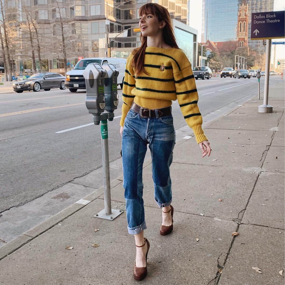 ジェーン・アルドリッジのインスタグラム：「Jeans jeans jeans. That’s what I love above all else (even shoes maybe!) jeans are the ultimate style mark for me. These patchy jeans make me happy every time I put them on, and I’ve had them since I was 15!」