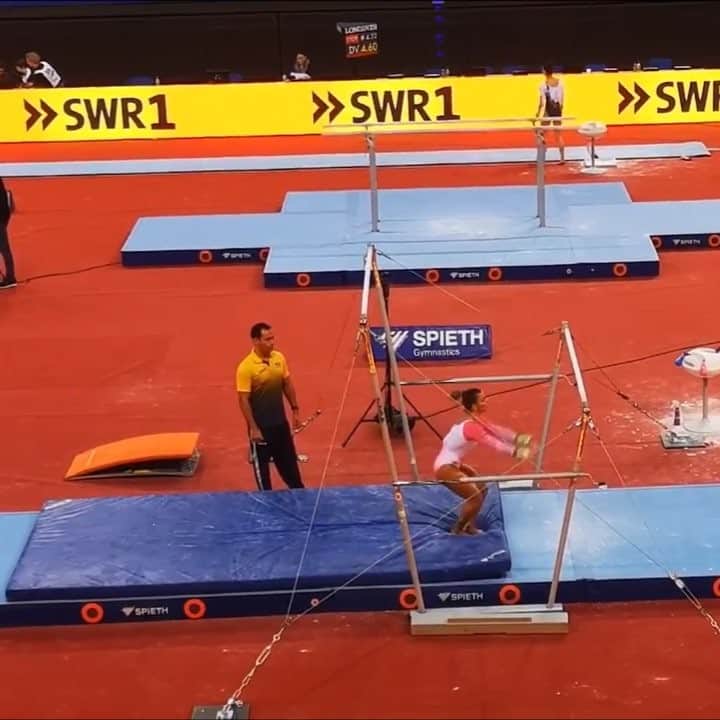 ジャジ・バルボサのインスタグラム：「#gymgirl #gymlife #gymnastics #JB #timebrasil🇧🇷 @cbginastica 💓💓💓 @ozoneleos」