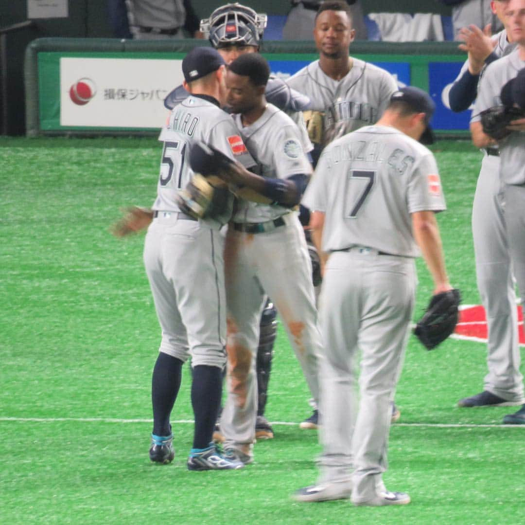 オカモト"MOBY"タクヤさんのインスタグラム写真 - (オカモト"MOBY"タクヤInstagram)「2019.3.20 #MLB #MLBOpeningSeries2019 #Mariners #Athletics #Ichiro #RickyHenderson #KenGriffeyJr #FernandoRodney #StephenPiscotty #YuseiKikuchi #KenjiJohjima #MLB開幕戦」3月21日 8時31分 - moby_scoobiedo