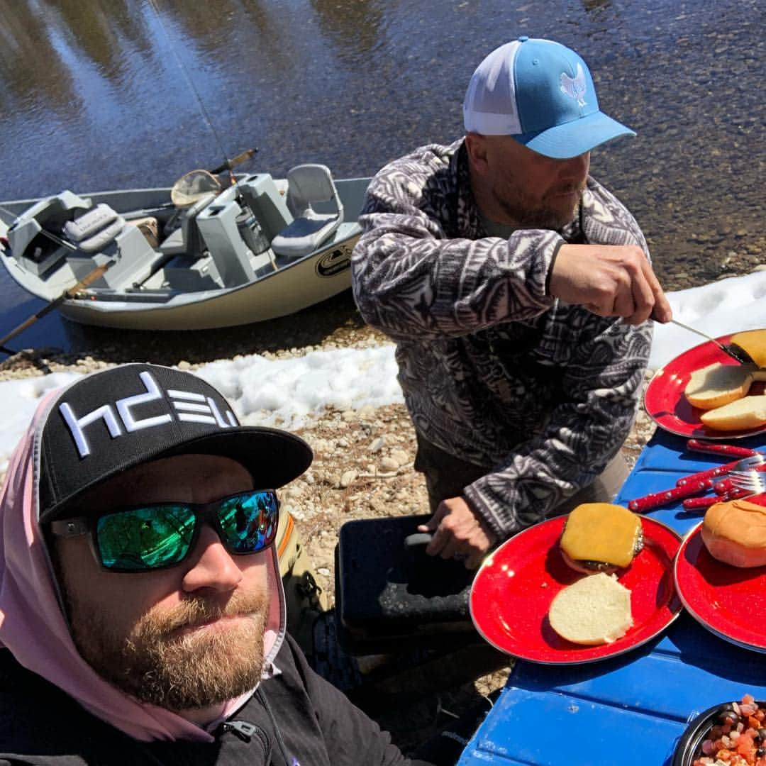 チェイス・ライスさんのインスタグラム写真 - (チェイス・ライスInstagram)「Apparently spring is here. Didn’t know that but we sure picked a damn good day to fish.」3月21日 8時44分 - chaserice