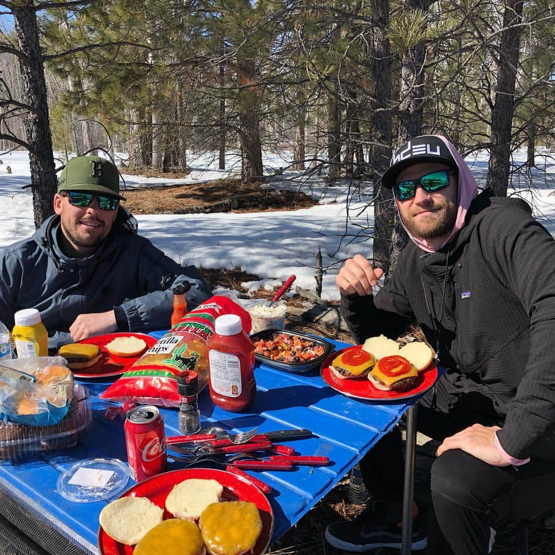 チェイス・ライスさんのインスタグラム写真 - (チェイス・ライスInstagram)「Apparently spring is here. Didn’t know that but we sure picked a damn good day to fish.」3月21日 8時44分 - chaserice