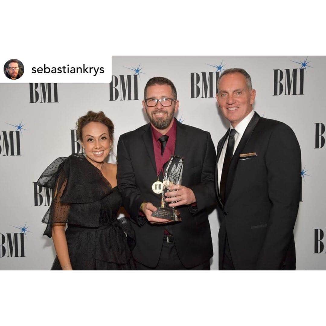 Broadcast Music, Inc.さんのインスタグラム写真 - (Broadcast Music, Inc.Instagram)「#BMILatinAwards 💙🎶🌟」3月21日 8時40分 - bmi