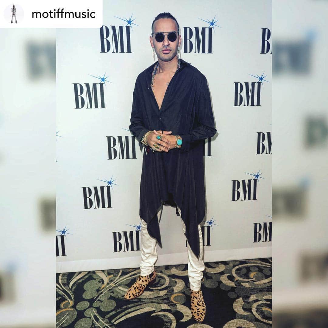 Broadcast Music, Inc.さんのインスタグラム写真 - (Broadcast Music, Inc.Instagram)「#BMILatinAwards 💙🎶🌟」3月21日 8時40分 - bmi