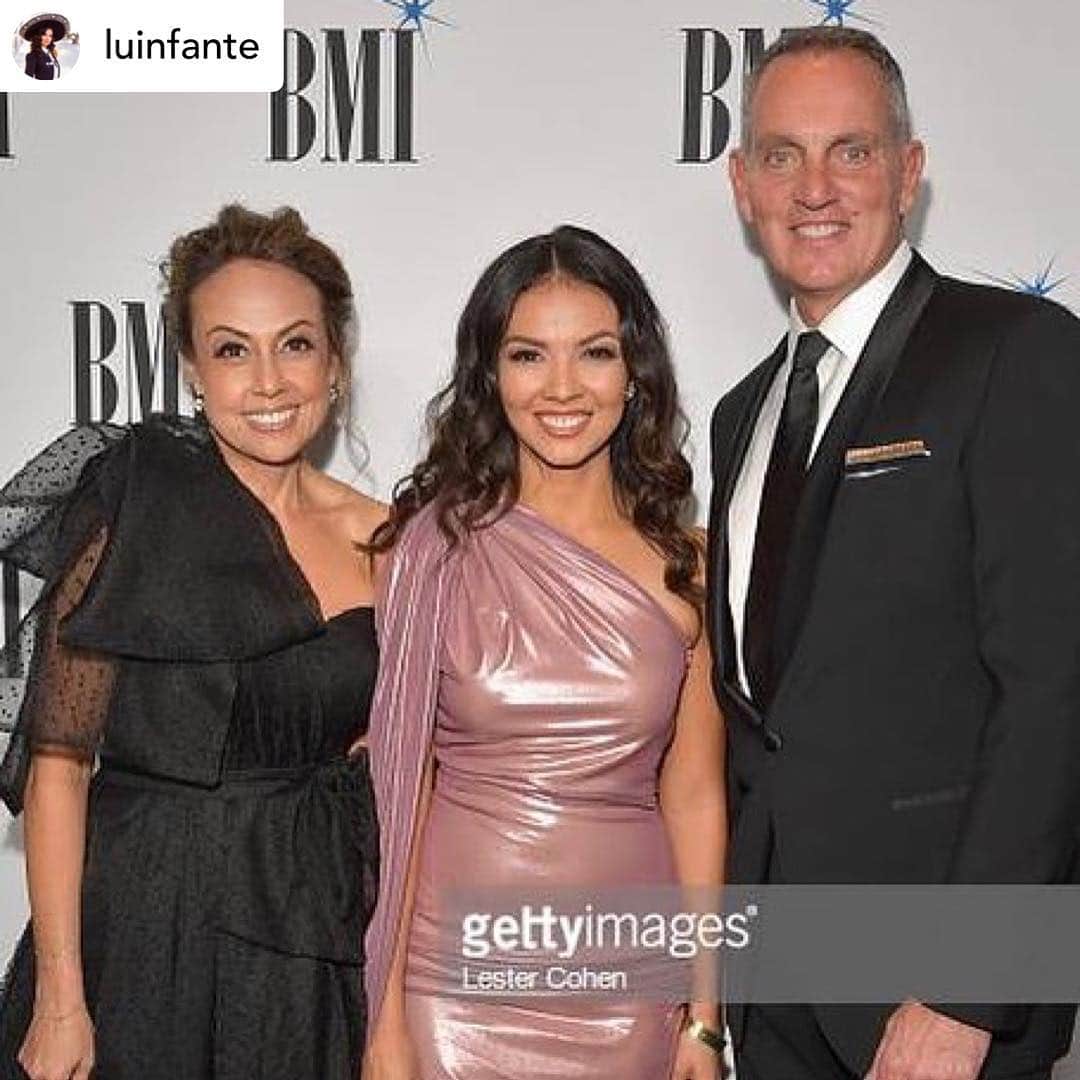 Broadcast Music, Inc.さんのインスタグラム写真 - (Broadcast Music, Inc.Instagram)「#BMILatinAwards 💙🎶🌟」3月21日 8時40分 - bmi
