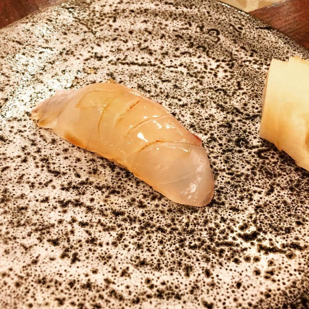 大森美希さんのインスタグラム写真 - (大森美希Instagram)「#ハーレム の #美味しい #お寿司 🍣⭐️ @sushi_inoue #michelinstar ⭐️ #harlem #nyc #sushi #sushiinoue #japanesefood #cuisinejaponaise #1etoilemichelin #omakase #江戸前寿司 #ミシュラン一つ星 #ニューヨーク #おまかせ #ニューヨーク生活 #海外生活 #海外で働く」3月21日 8時59分 - mikiomori_