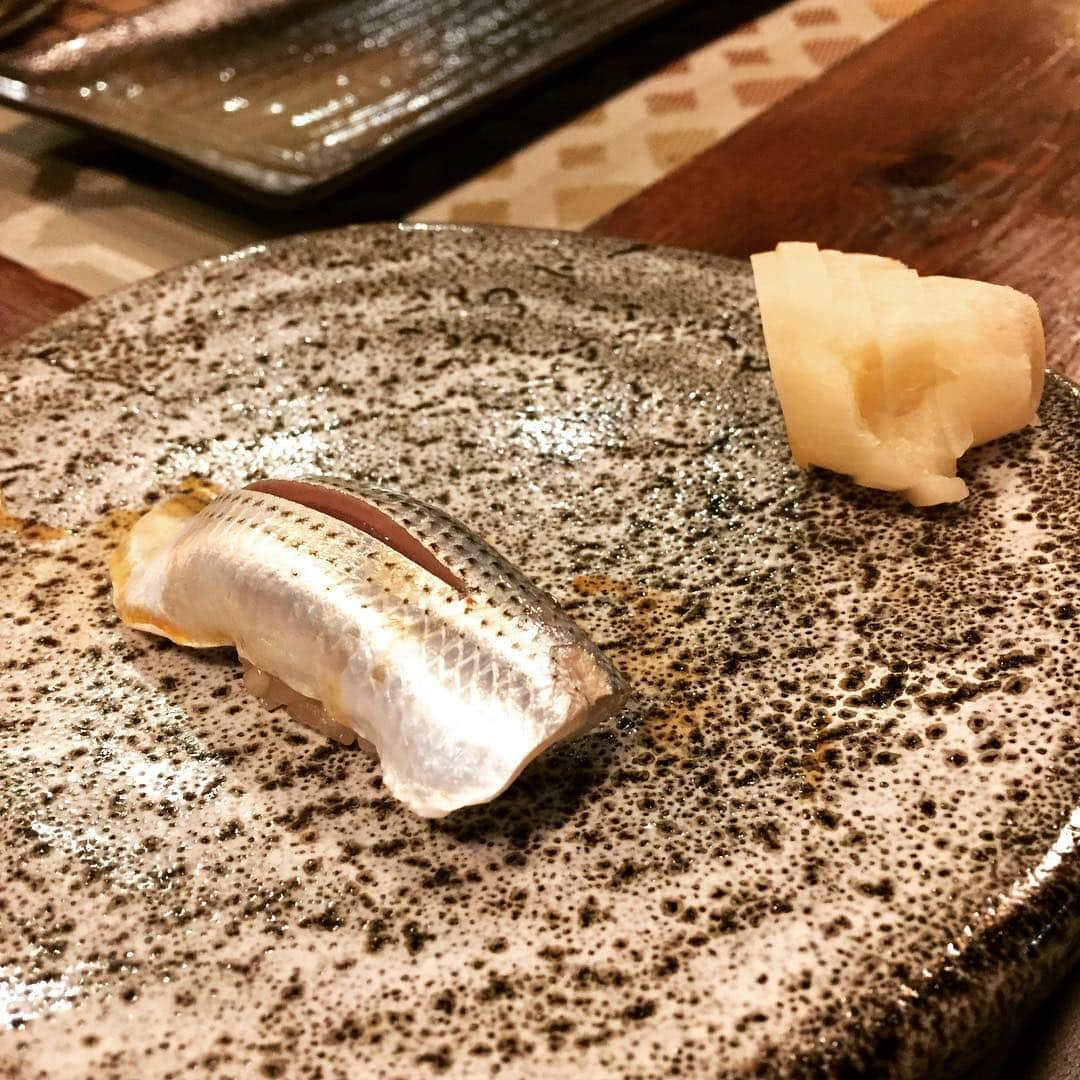 大森美希さんのインスタグラム写真 - (大森美希Instagram)「#ハーレム の #美味しい #お寿司 🍣⭐️ @sushi_inoue #michelinstar ⭐️ #harlem #nyc #sushi #sushiinoue #japanesefood #cuisinejaponaise #1etoilemichelin #omakase #江戸前寿司 #ミシュラン一つ星 #ニューヨーク #おまかせ #ニューヨーク生活 #海外生活 #海外で働く」3月21日 8時59分 - mikiomori_